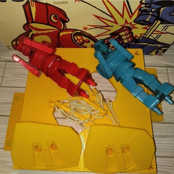 Rock'em Sock'em Robots 2014 Classic Boxing Game Retro Blue Red Bomber Mattel - Picture 2 of 9